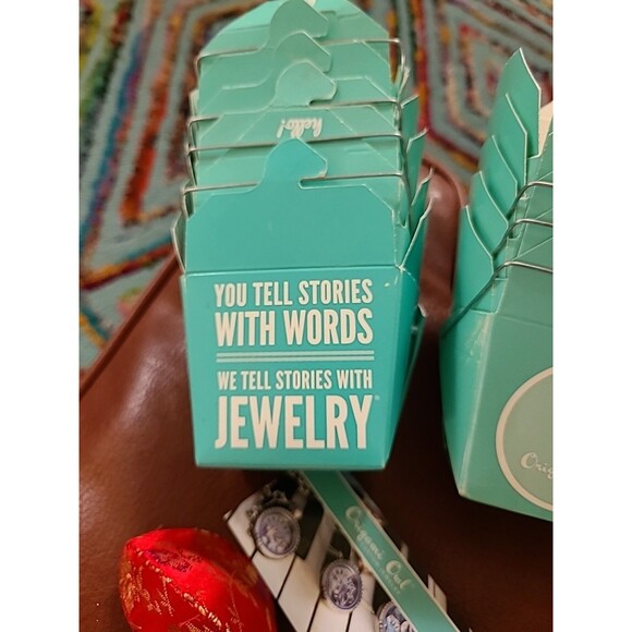 Origami Owl Consultant Supplies Swag – 9 Clam Shell Holders And 11 Boxes - Picture 5 of 11